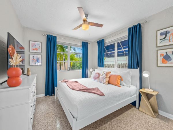 Lido Key Vacation Duplex Four Bedroom Walk to Beach