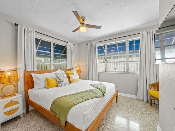 Lido Key Vacation Duplex Four Bedroom Walk to Beach