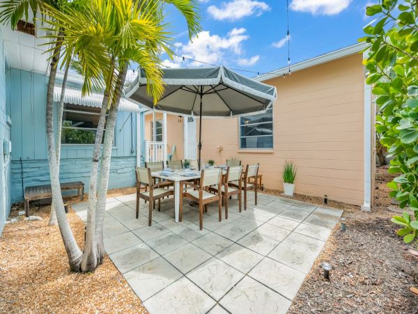 Lido Key Vacation Duplex Four Bedroom Walk to Beach