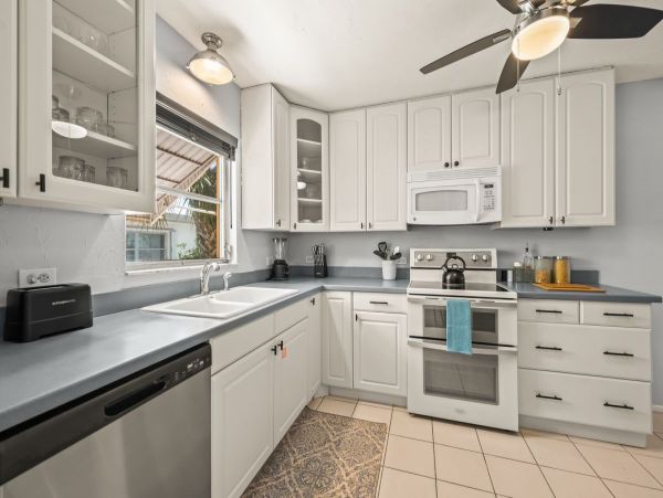 Lido Key Vacation Duplex Four Bedroom Walk to Beach