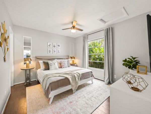 Lido Key Vacation Duplex Four Bedroom Walk to Beach