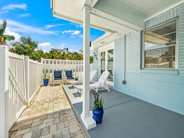 Lido Key Vacation Duplex Four Bedroom Walk to Beach