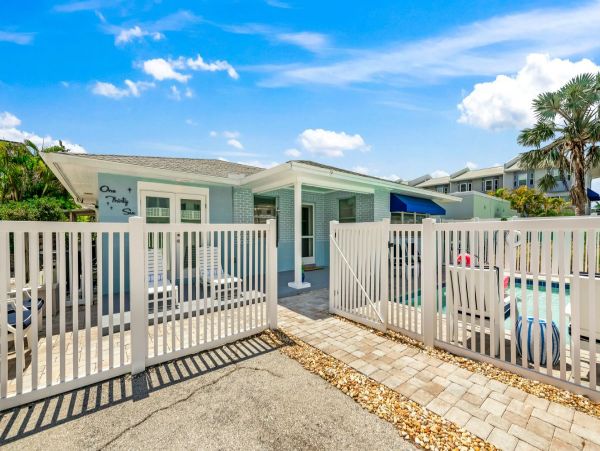Lido Key Vacation Duplex Four Bedroom Walk to Beach