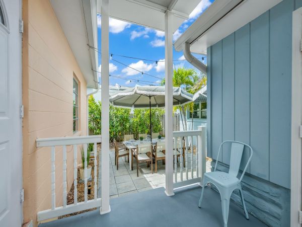 Lido Key Vacation Duplex Four Bedroom Walk to Beach