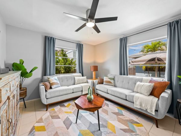 Lido Key Vacation Duplex Four Bedroom Walk to Beach