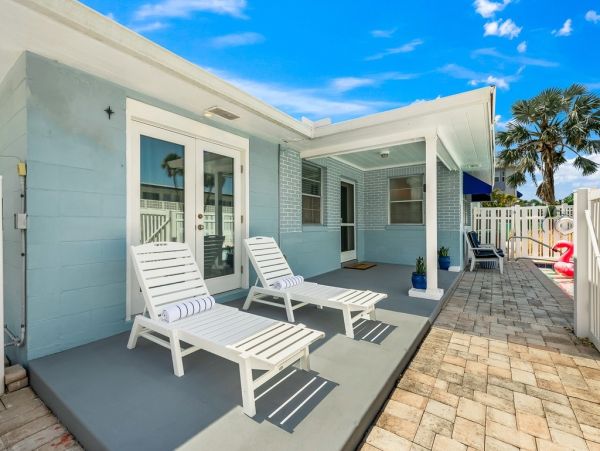 Lido Key Vacation Duplex Four Bedroom Walk to Beach