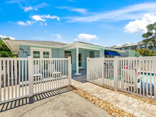 Lido Key Vacation Duplex Four Bedroom Walk to Beach