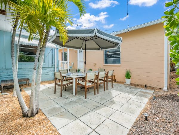 Lido Key Vacation Duplex Four Bedroom Walk to Beach