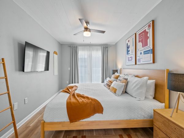 Lido Key Vacation Duplex Four Bedroom Walk to Beach