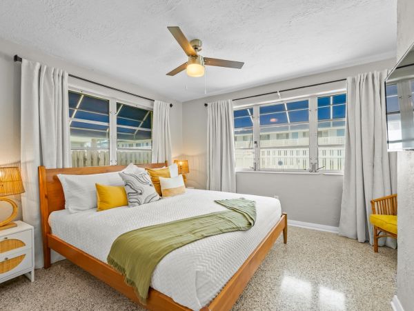 Lido Key Vacation Duplex Four Bedroom Walk to Beach