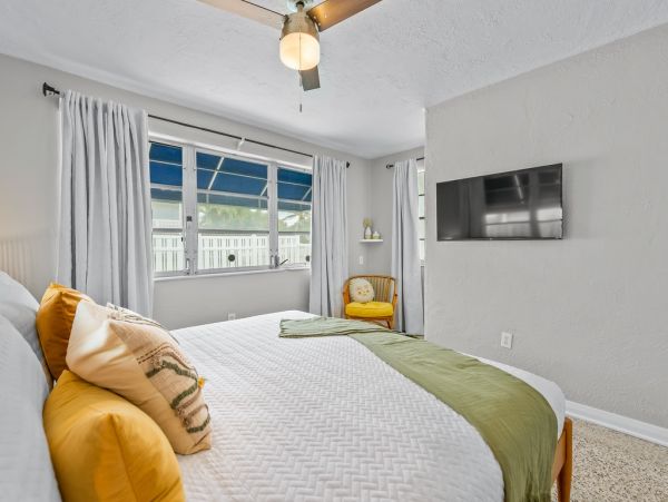 Lido Key Vacation Duplex Four Bedroom Walk to Beach