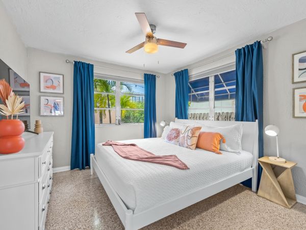 Lido Key Vacation Duplex Four Bedroom Walk to Beach