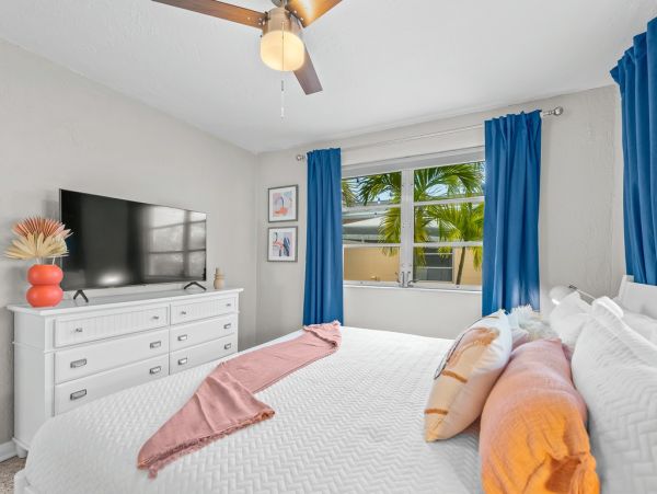 Lido Key Vacation Duplex Four Bedroom Walk to Beach