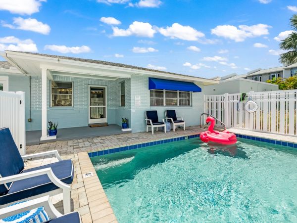 Lido Key Vacation Duplex Four Bedroom Walk to Beach