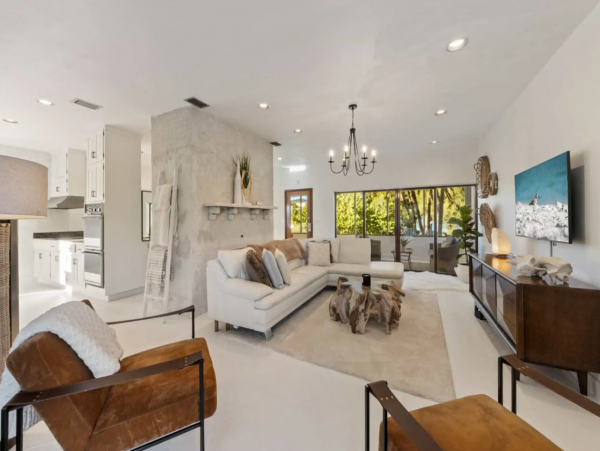 Unique 4 Bedroom Home Located on the North of Anna Maria