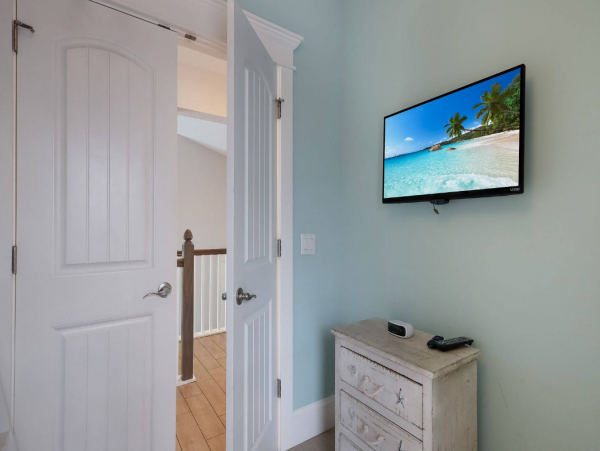 Luxury 4 Bedroom Vacation Pool Home in Holmes Beach
