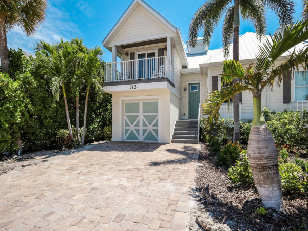 Luxury 4 Bedroom Vacation Pool Home in Holmes Beach