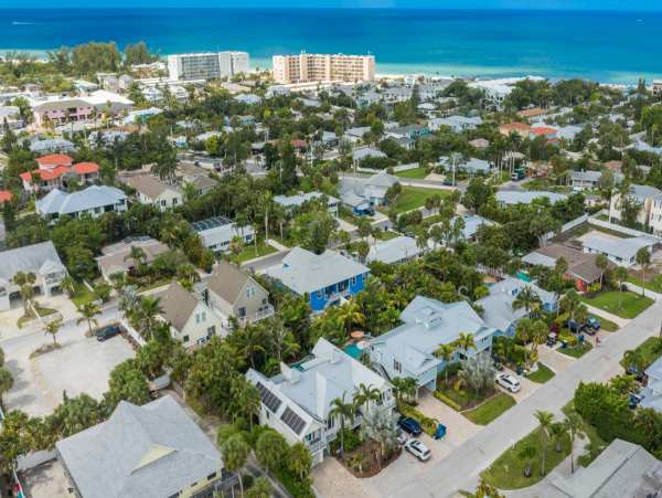 Luxury 4 Bedroom Vacation Pool Home in Holmes Beach