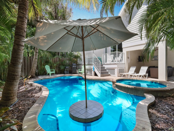 Luxury 4 Bedroom Vacation Pool Home in Holmes Beach