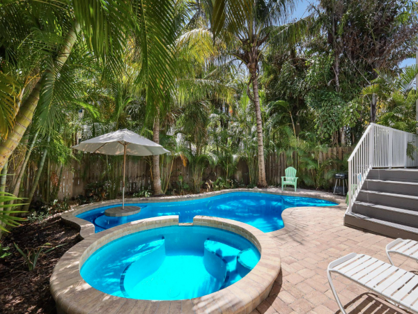 Luxury 4 Bedroom Vacation Pool Home in Holmes Beach
