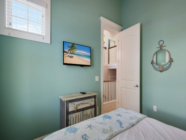 Luxury 4 Bedroom Vacation Pool Home in Holmes Beach