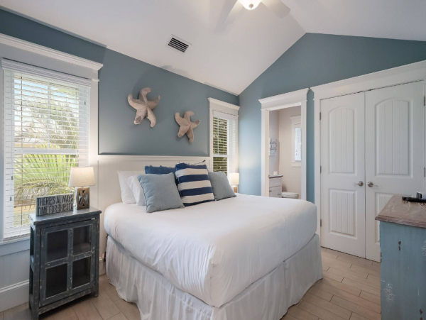 Luxury 4 Bedroom Vacation Pool Home in Holmes Beach