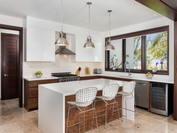 Luxury 4 Bedroom Vacation Villa in Turks and Caicos with Pool