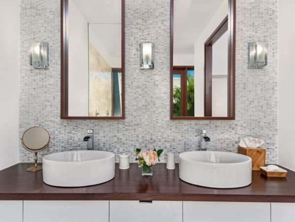 Luxury 4 Bedroom Vacation Villa in Turks and Caicos with Pool