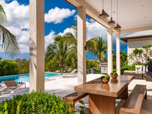 Luxury 4 Bedroom Vacation Villa in Turks and Caicos with Pool