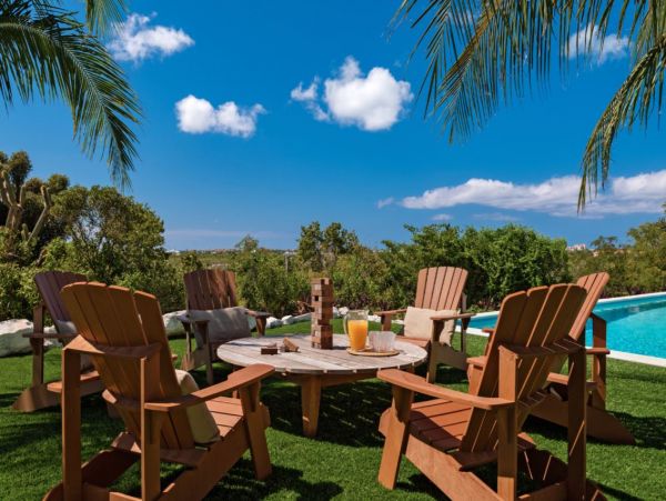 Luxury 4 Bedroom Vacation Villa in Turks and Caicos with Pool