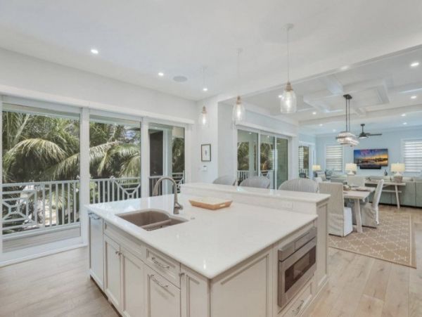 Anna Maria 4 Bedroom Luxury Home with Private Pool & Spa
