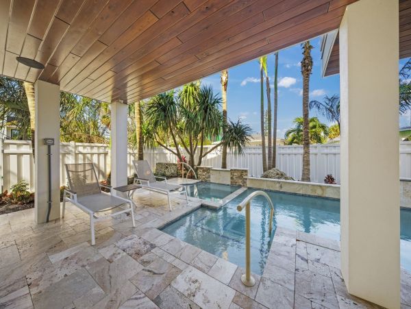 Anna Maria 4 Bedroom Luxury Home with Private Pool & Spa