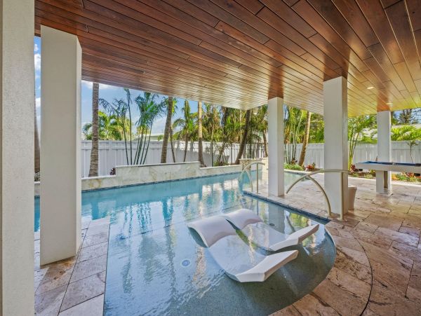Anna Maria 4 Bedroom Luxury Home with Private Pool & Spa