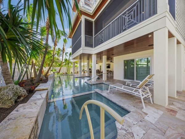 Anna Maria 4 Bedroom Luxury Home with Private Pool & Spa