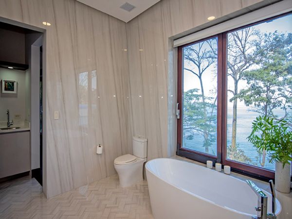 Luxury 5 Bedroom Vacation Villa in Punta Leona Close to Beach