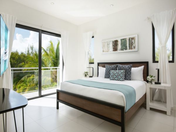 Modern Canal-Front 3 Bedroom Vacation Villa in Turks and Caicos