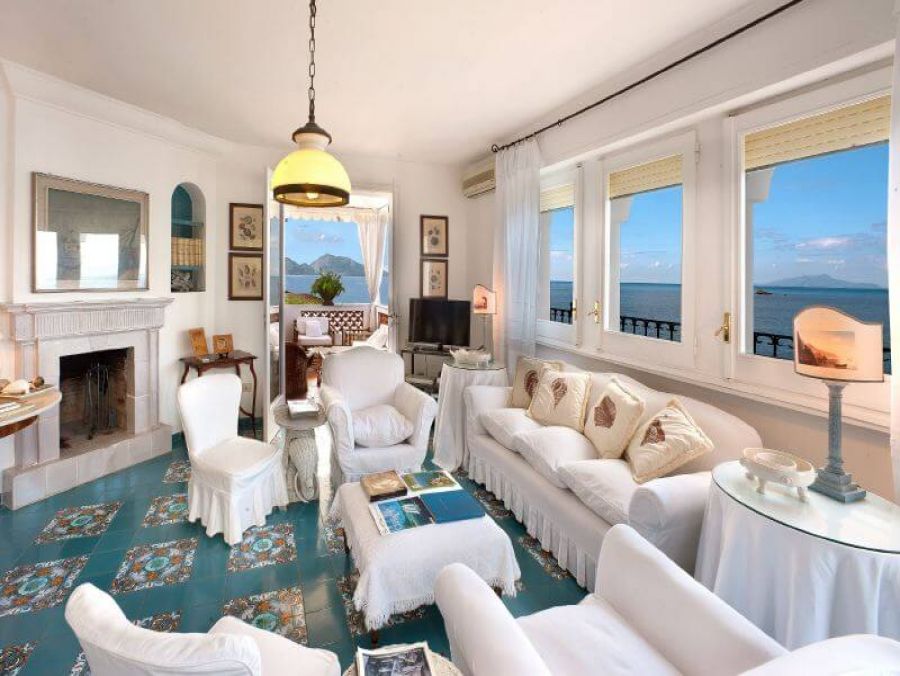 Sorrento Six Bedroom Walk to the Beach Home