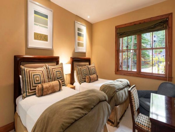 Bachelor Gulch Vacation Condo Four Bedroom Ski in -Ski out