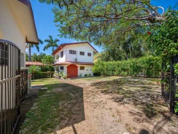 Steps to Beach Junquillal Vacation Home Three Bedroom