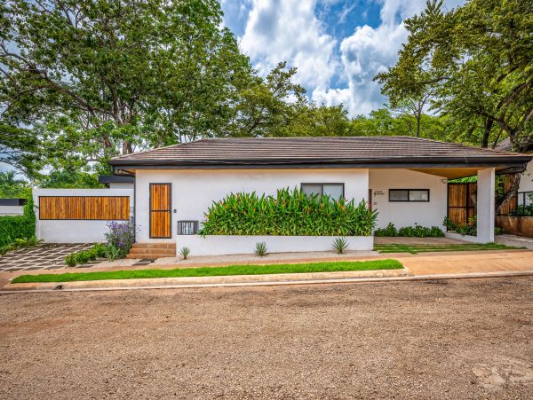 Four Bedroom Private Home In The Heart Of Tamarindo Beach City