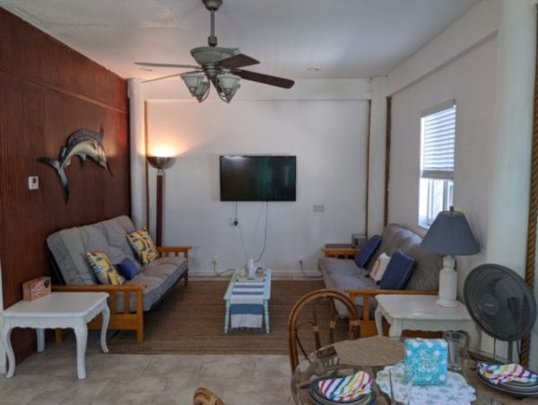 One Bedroom Apartment in Little Gasparilla Island Walk to Beach