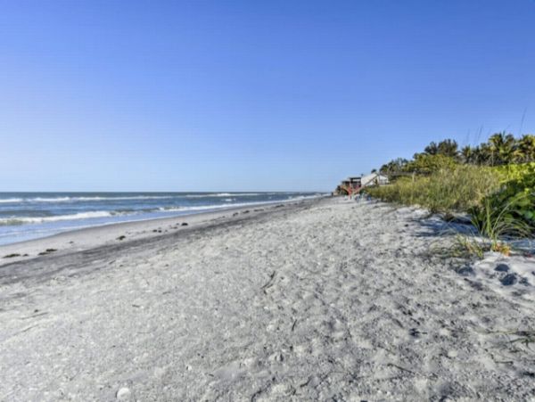 One Bedroom Apartment in Little Gasparilla Island Walk to Beach