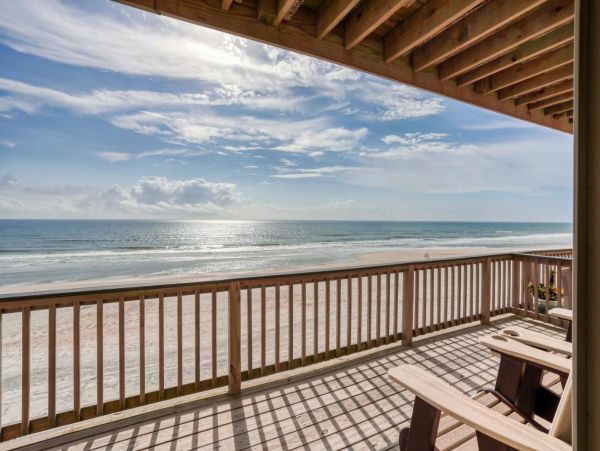 Beachfront 3 Bedroom Getaway with Full Ocean View