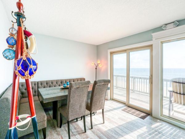 Beachfront 3 Bedroom Getaway with Full Ocean View