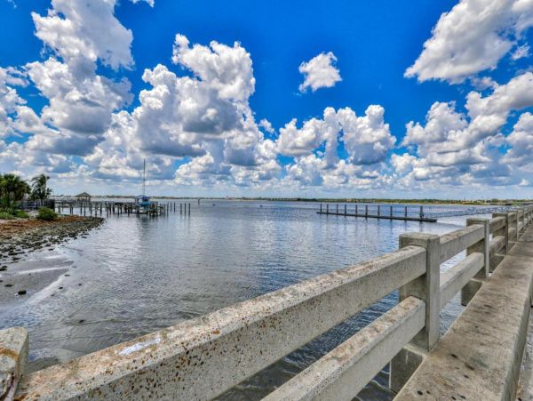 Beachfront 3 Bedroom Getaway with Full Ocean View