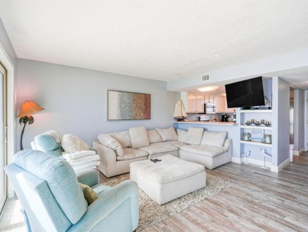 Beachfront 3 Bedroom Getaway with Full Ocean View