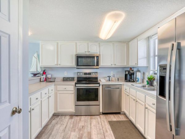 Beachfront 3 Bedroom Getaway with Full Ocean View