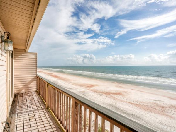 Beachfront 3 Bedroom Getaway with Full Ocean View