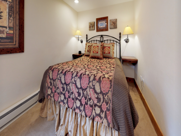 150 yards to Lionshead Gondola 3 bedroom sleeps 10