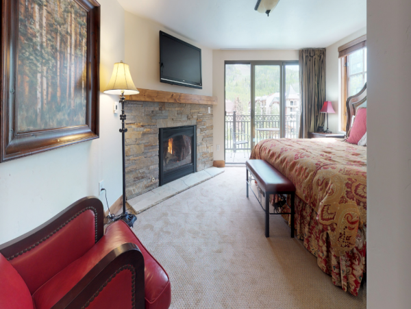 150 yards to Lionshead Gondola 3 bedroom sleeps 10